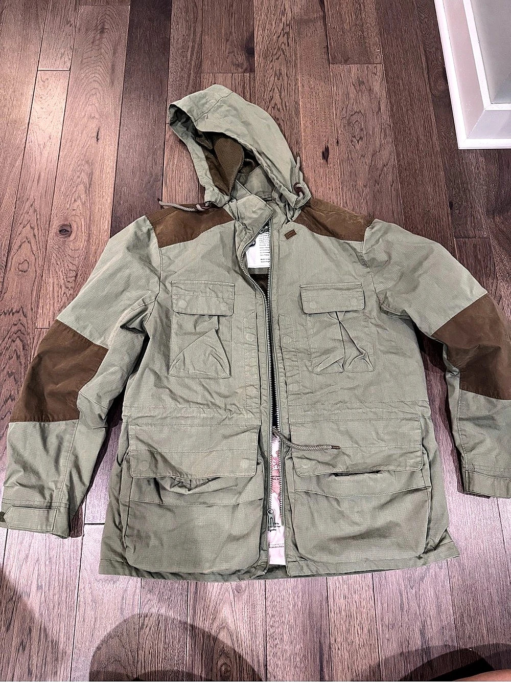 Orvis Around the World Ultimate Travel Jacket in Green & Brown